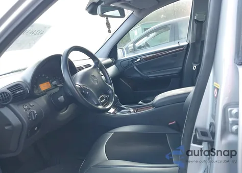 2001 Mercedes-Benz C 320 из США, поврежденный, VIN WDBRF64J81FO82858